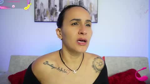 Snapshot of sara_charmy chatting on November 16, 11:27 am online show from November 16, 11:27 am