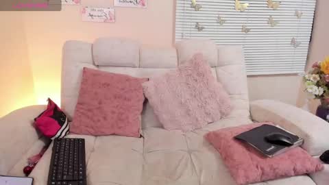 Snapshot of sara_crowe chatting on March 11, 5:16 am Sara Crowe online show from March 11, 5:16 am