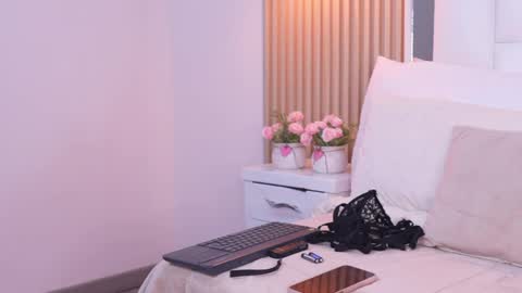Snapshot of sara_goddess01 chatting on May 11, 7:00 pm Sara online show from May 11, 7:00 pm