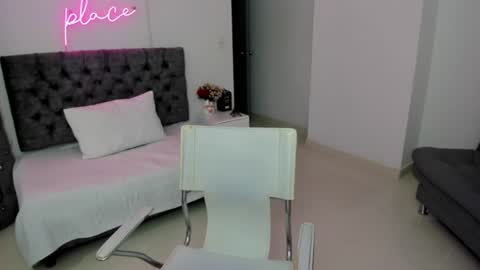 sara_gommez online show from June 17, 11:45 am