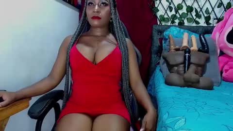 Snapshot of sara_greyx chatting on February 25, 11:33 pm Sara Greyx online show from February 25, 11:33 pm