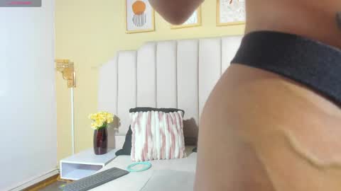 sara_hannks online show from April 30, 8:57 pm