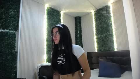 Sara online show from May 1, 1:05 pm