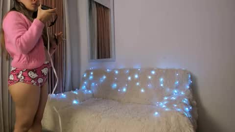 Snapshot of sara_kaii chatting on May 14, 6:04 pm sara_kaii online show from May 14, 6:04 pm