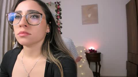Snapshot of sara_kaii chatting on May 18, 8:25 pm sara_kaii online show from May 18, 8:25 pm
