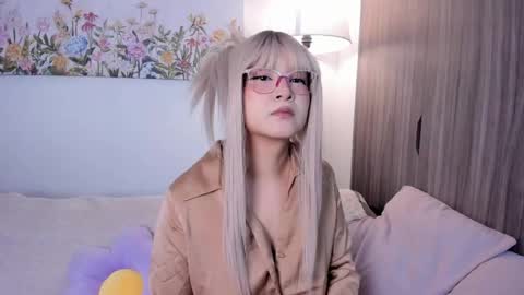 Snapshot of sara_kim_ chatting on October 12, 9:58 pm Sara new account give me thomb up Follow me help me reach 15k followers again online show from October 12, 9:58 pm