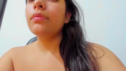 sara_len online show from July 16, 5:52 pm