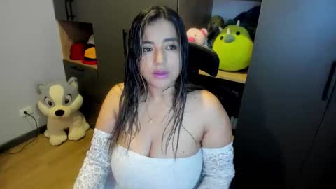 sarah  LIZCANO....... online show from January 12, 10:42 am