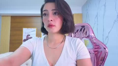 Sara  online show from June 20, 1:47 pm