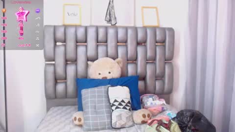 Snapshot of sara_marks chatting on June 22, 10:56 am S A R A online show from June 22, 10:56 am