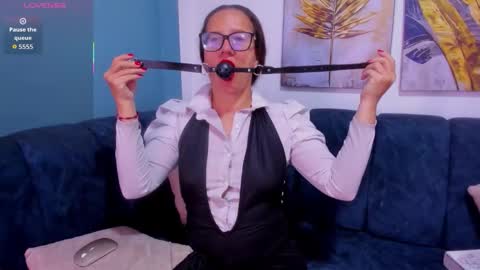 Sara   online show from January 9, 12:41 pm