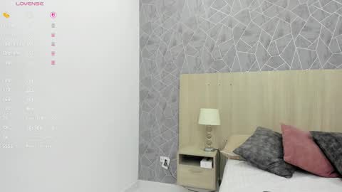 Sara online show from October 18, 1:45 pm