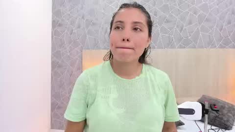Snapshot of sara_melo chatting on July 27, 12:23 pm Sara online show from July 27, 12:23 pm
