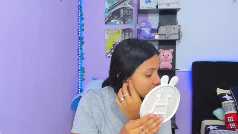 Snapshot of sara_mendez2_ chatting on February 24, 3:53 pm Sara Mendez online show from February 24, 3:53 pm