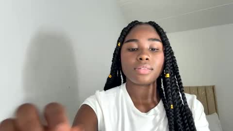 Snapshot of sara_muscle chatting on October 31, 4:02 am Sara online show from October 31, 4:02 am