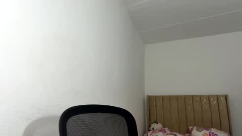 Snapshot of sara_muscle chatting on November 9, 1:04 am Sara online show from November 9, 1:04 am