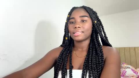 Snapshot of sara_muscle chatting on November 10, 1:37 am Sara online show from November 10, 1:37 am