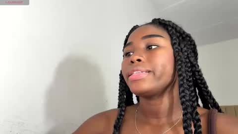 Snapshot of sara_muscle chatting on November 23, 4:23 am Sara online show from November 23, 4:23 am