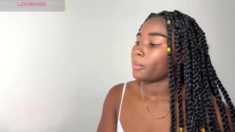 Snapshot of sara_muscle chatting on December 4, 5:50 am Sara online show from December 4, 5:50 am