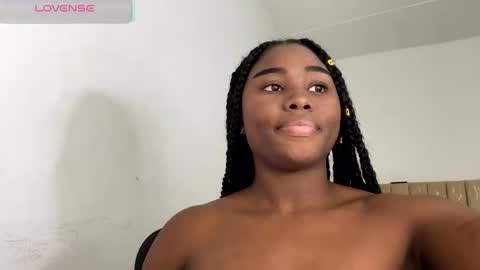 Snapshot of sara_muscle chatting on December 5, 5:16 am Sara online show from December 5, 5:16 am