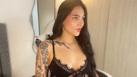 Snapshot of sara_queen9 chatting on February 18, 6:47 pm Sara online show from February 18, 6:47 pm