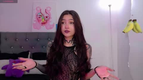 Snapshot of sara_queen9 chatting on October 27, 5:06 pm Sara online show from October 27, 5:06 pm