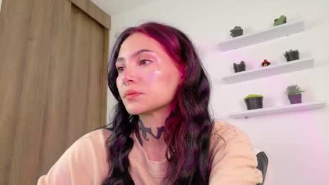 Sara online show from April 30, 1:06 pm