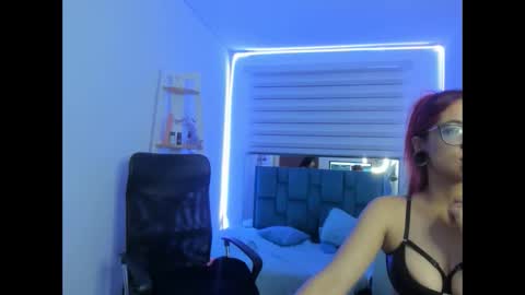 sara_red_x online show from April 19, 3:28 am