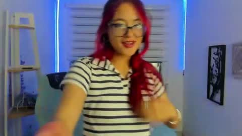 Snapshot of sara_red_x chatting on June 13, 3:59 am sara_red_x online show from June 13, 3:59 am