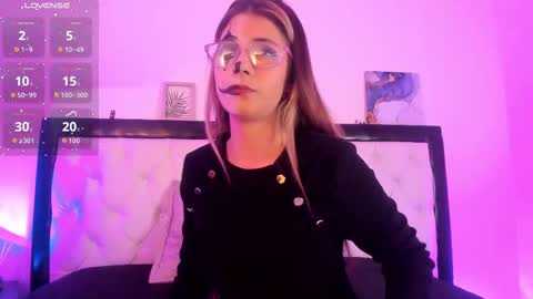 sara_roades online show from October 23, 9:13 pm