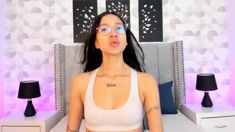 SARA SANTACRUZ online show from February 2, 1:10 pm