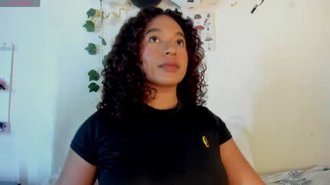 Snapshot of sara_sophiee chatting on December 10, 1:11 am sara sofia online show from December 10, 1:11 am