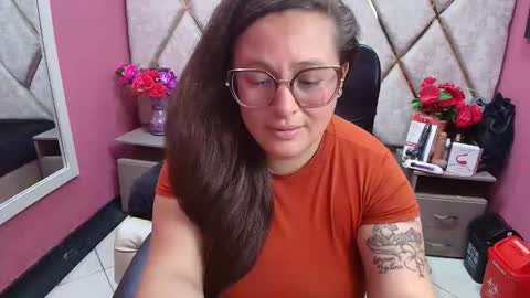 sara_thonson_ online show from November 26, 3:24 pm