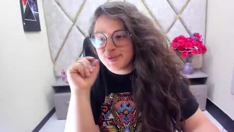 sara_thonson_ online show from May 5, 3:36 am