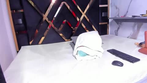 sara_tourner online show from June 5, 11:27 am