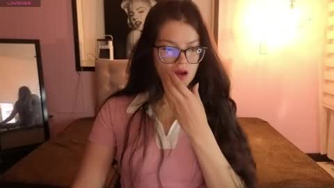 sara_valderrama_ online show from May 14, 12:56 pm