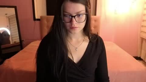 sara_valderrama_ online show from June 11, 12:36 pm