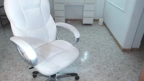 Snapshot of sara_y_rauw chatting on December 25, 6:41 am Sara online show from December 25, 6:41 am