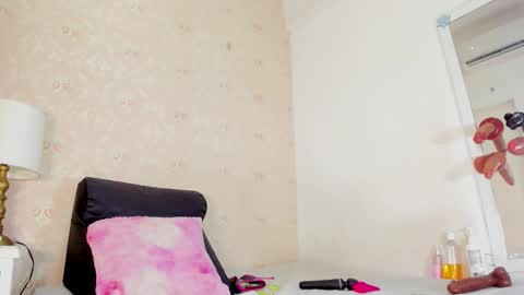 saraacollinss online show from November 29, 9:18 pm