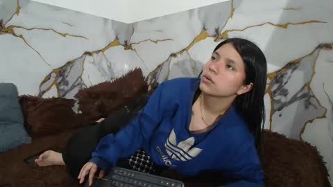 Snapshot of saraandthomas chatting on December 18, 12:49 am sara and thomas online show from December 18, 12:49 am