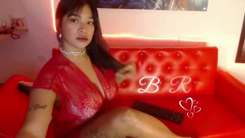 Snapshot of saraapril_1 chatting on December 29, 12:09 am SARAHGIL online show from December 29, 12:09 am