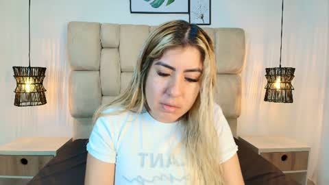 Snapshot of sarablonde_t chatting on June 29, 2:50 pm sarablonde_t online show from June 29, 2:50 pm