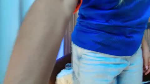 Snapshot of sarablonde_t chatting on July 7, 4:33 pm sarablonde_t online show from July 7, 4:33 pm
