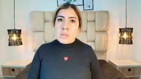 Snapshot of sarablonde_t chatting on July 13, 7:27 pm sarablonde_t online show from July 13, 7:27 pm