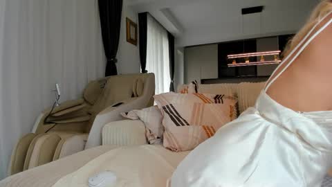 Snapshot of saradiamond01 chatting on October 12, 10:14 am saradiamond01 online show from October 12, 10:14 am