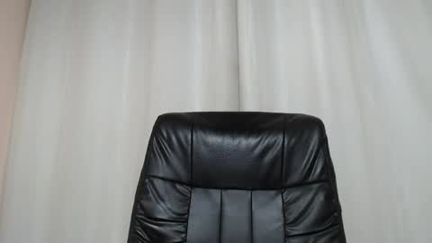 saradorj92 online show from April 28, 2:27 am