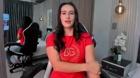 Snapshot of saragomez_1 chatting on July 2, 12:22 pm Sara Gomez online show from July 2, 12:22 pm