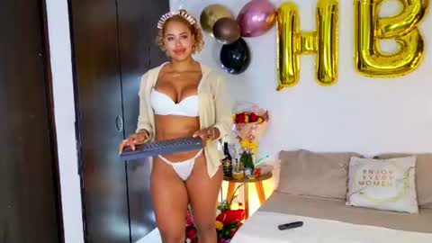 Snapshot of sarah__cinnamon chatting on June 17, 5:58 pm sarah cinnamon online show from June 17, 5:58 pm