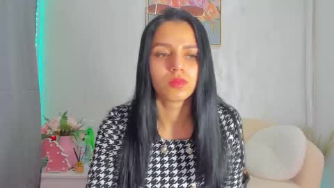 Snapshot of sarah_blake_ chatting on May 7, 8:42 am Sara online show from May 7, 8:42 am
