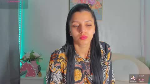 Snapshot of sarah_blake_ chatting on May 17, 8:45 am Sara online show from May 17, 8:45 am